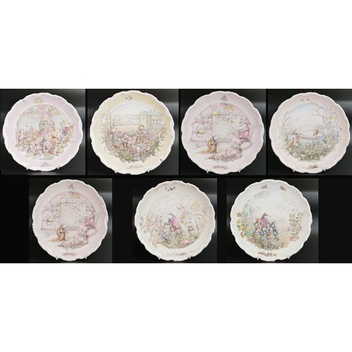 424 - A collection of Royal Doulton Wind in The Willows patterned plates, two with colour standard or Chri... 