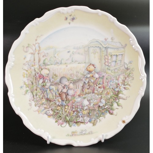 424 - A collection of Royal Doulton Wind in The Willows patterned plates, two with colour standard or Chri... 