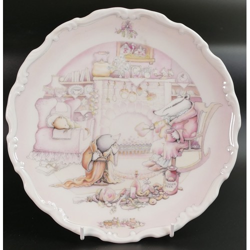 424 - A collection of Royal Doulton Wind in The Willows patterned plates, two with colour standard or Chri... 