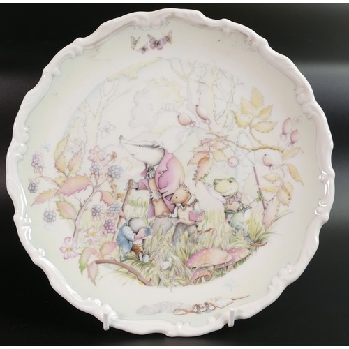 424 - A collection of Royal Doulton Wind in The Willows patterned plates, two with colour standard or Chri... 