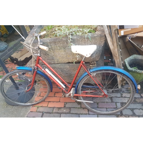 707 - A vintage Raleigh Jeep ladies 3 speed pushbike, together with a gents Raleigh Wayfarer 3 speed pushb... 