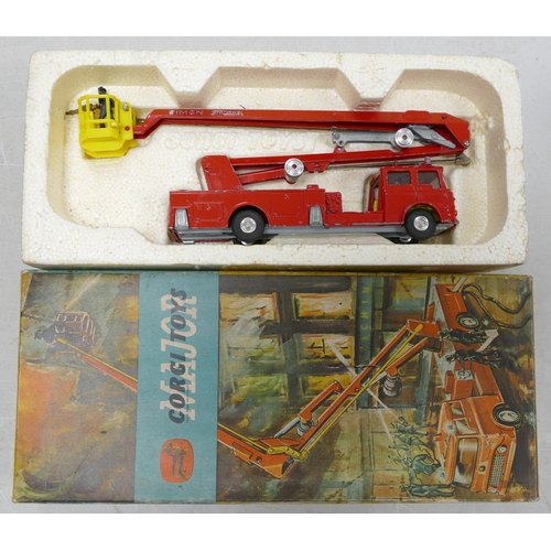 266 - Boxed Corgi Simon Snorkel Fire Engine 1127