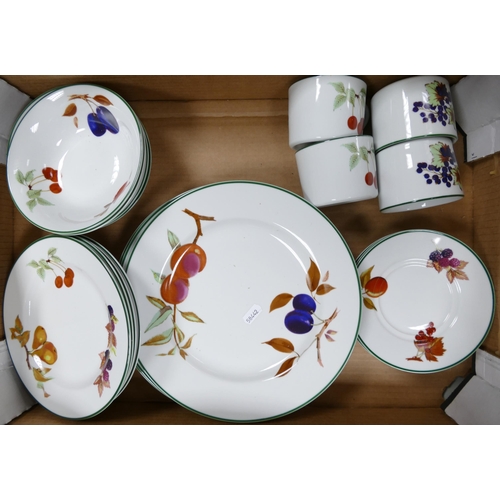 270 - Royal Worcester Evesham Vale Patterned Oven to Dinner Ware ( 20 pieces )