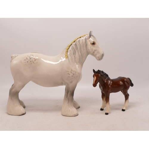 206 - Beswick grey 818 shire horse together with a shire foal 1053 (2)