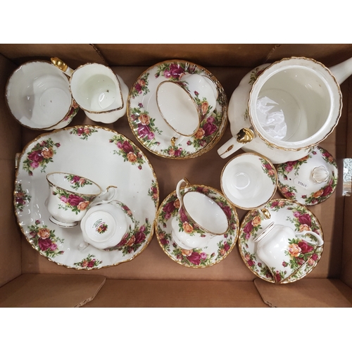 107 - Royal Albert Old Country Rose Patterned 22 piece tea set