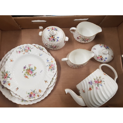 25 - Minton marlow pattern tea and dinner ware items to include Tea pot, lidded sugar pot, 2 x milk jugs,... 