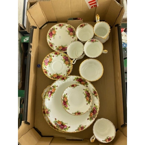 11 - Royal Albert Old Country Roses pattern tea ware items to include cake plate, open veg dish, 4 cups, ... 