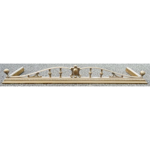 605 - Ornate Brass Fire Fender, length 133cm