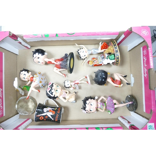 259 - A collection of various Betty Boop figures . Some damages  (7)