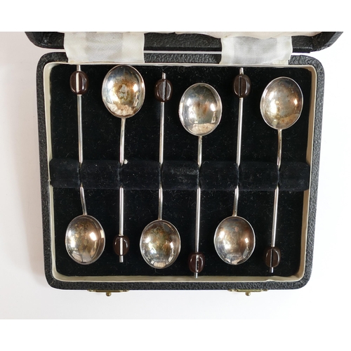 617 - Set of Silver & bakelite coffee bean spoons, boxed,42.7g.