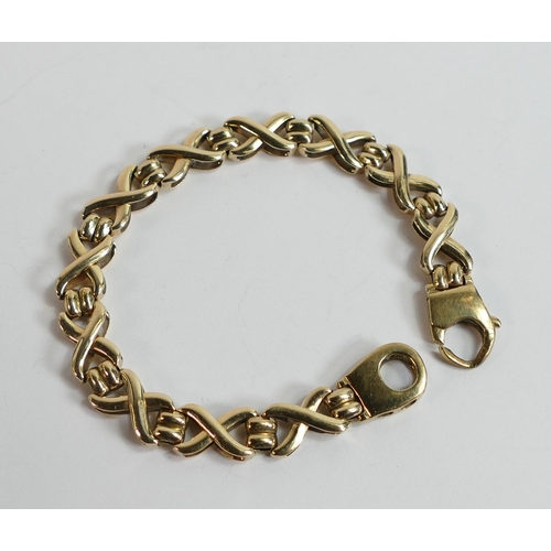 620 - 9ct gold bracelet,13.9g.