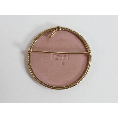 625 - 9ct gold Wedgwood tri-colour jasperware round brooch/pendant,d.3.75cm.