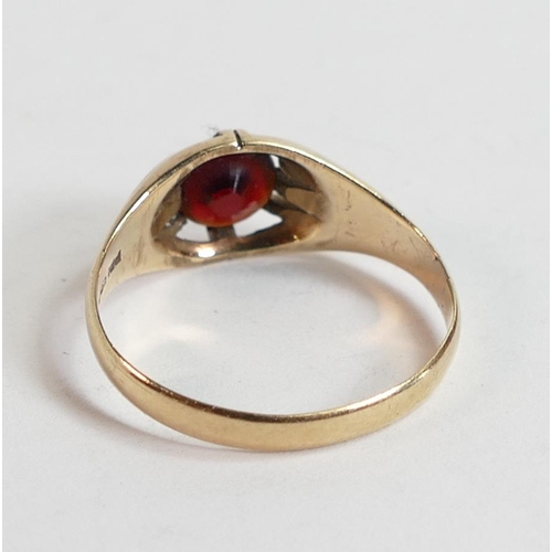 717 - 9ct gold ring set with dark red stone, size Q, 2.5g