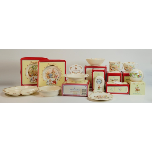 582 - A collection of Royal Doulton Bunnykins nursery ware to include tea cup, one handled hug a mug, sauc... 