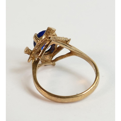 810 - 9ct gold ring set with oval blue stone, size N, 3.8g.