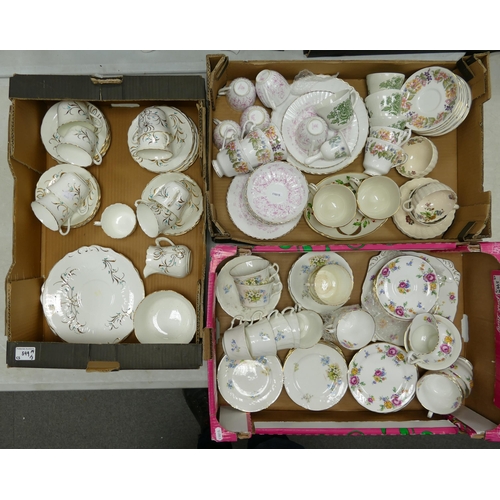 544 - Mixed Collection of ceramic items to include floral teaware items, teacups, saucers, milks and sugar... 