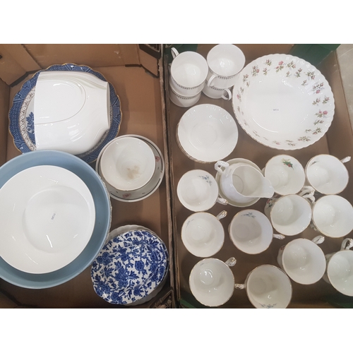 577 - A mixed collection of ceramic items to include 6 Royal Albert tea cups in the Poinsettia Patern, 6 R... 