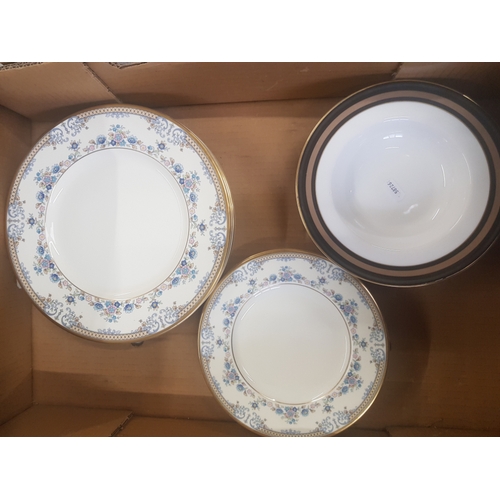 578 - Minton Avonlea pattern dinner ware items to include 6 dinner plates & 6 salad plates together with R... 