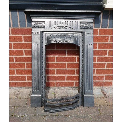 614 - Cast iron fireplace with fire grill