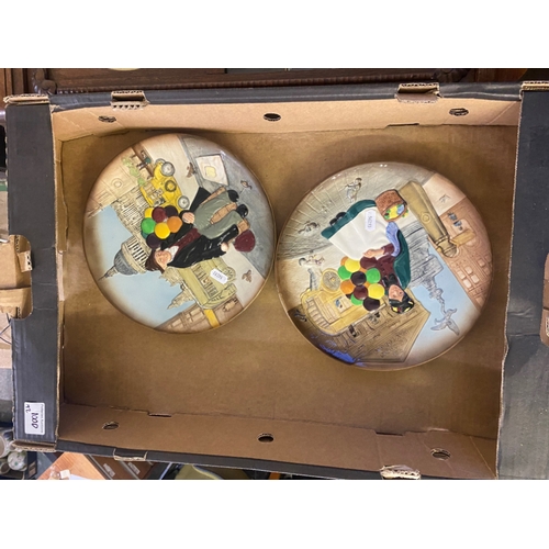 100D - Two Royal Doulton wall plates, The Balloon Seller and the Balloon Man, both factory 2nds (2).