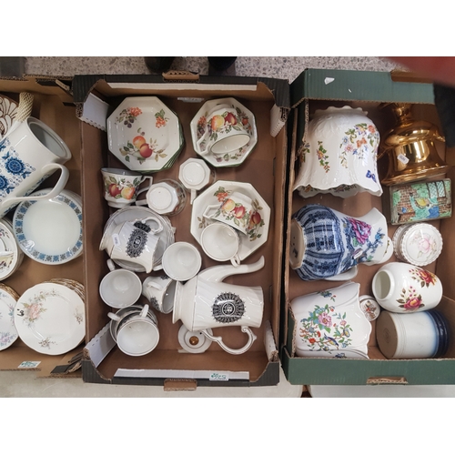 526 - A mixed collection of ceramic items to include Aynsley Planters, Johnsons Bros fresh fruit patterned... 