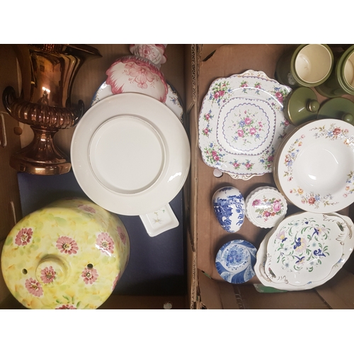 582 - A mixed collection of items to include Royal Worcester Cake plate (boxed) in the vine harvest patter... 