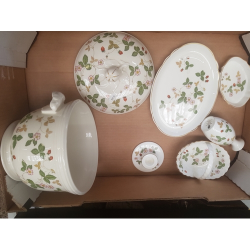 116 - Wedgwood Wild Strawberry pattern items to include large lidded pot, oval trays, basket etc (1 tray).