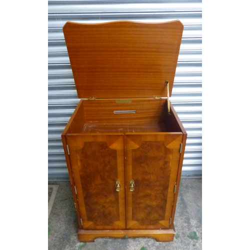 518 - Reproduction Yew Veneered HI-FI cabinet 62cm W, 82cm H, 42cm D