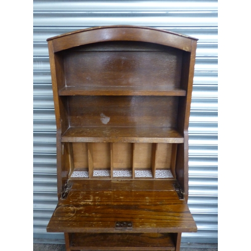 512 - Early 20th century Oak Students Bureau with fall front writing surface (no key but unlocked) 59cm W ... 