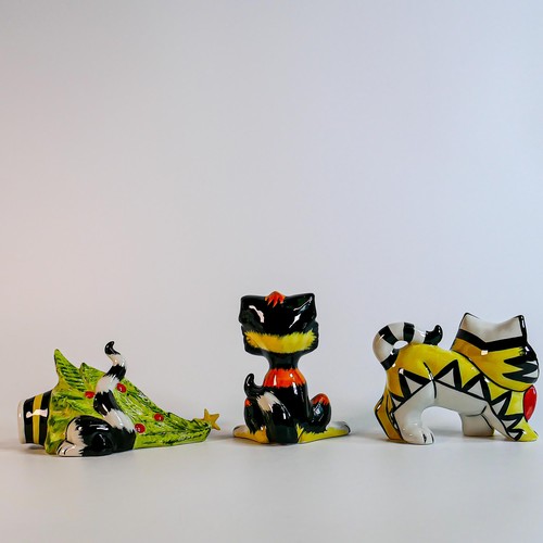 89 - Lorna Bailey hand decorated limited edition cat figures - Christmas Chaos, Sting & Beau the Cat (3)