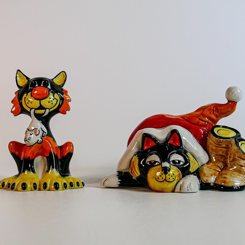 91 - Lorna Bailey hand decorated limited edition cat figures - Festive Dreams & Ratcatcher (2)