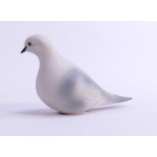 407 - Wade unmarked model of a Dove, height 11cm. These were removed from the archives of the Wade factory... 