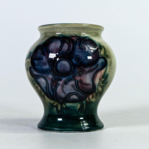 561 - Moorcroft small vase decorated in the Anemone design, h.8.5cm.