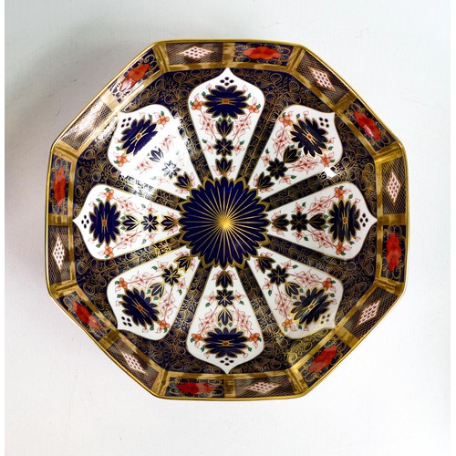 573 - Largest size Old Imari 1128 pattern hexagonal bowl, slight factory seconds with scratch through back... 