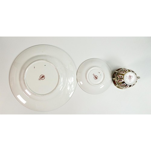 575 - Royal Crown Derby 1128 Imari pattern cabinet plate & cup & saucer set, largest diameter 27cm (3)