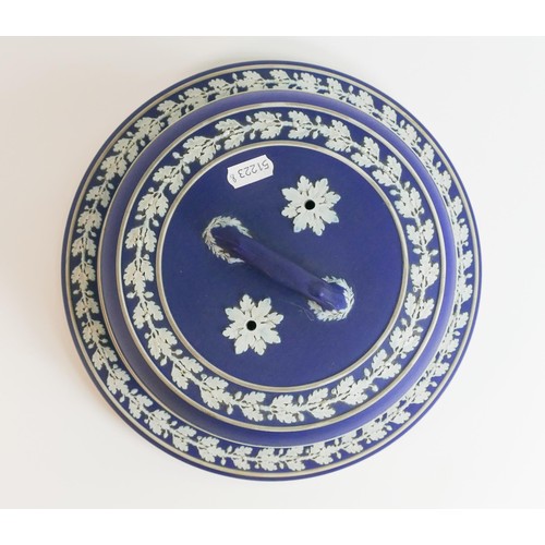 670 - Wedgwood large dip blue Stilton cheese dish & cover, diameter of plate 29.5cm, height 21cm