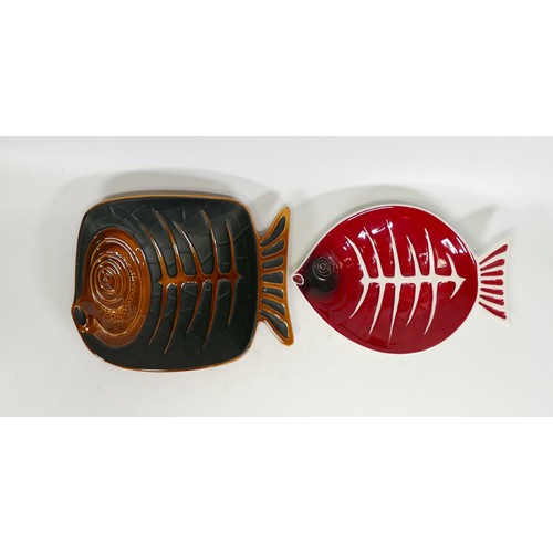 690 - Beswick stylised fish dishes model numbers 2167 and 2170 (2)