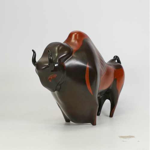 735 - Beswick Colin Melbourne design bison 1418 in brown/black gloss, height 18 x length 27.5cm.