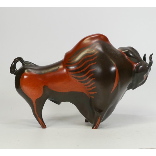 735 - Beswick Colin Melbourne design bison 1418 in brown/black gloss, height 18 x length 27.5cm.