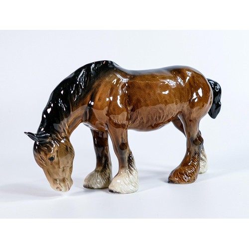 790 - Beswick grazing shire horse 1050, tiny chip to tip of ear