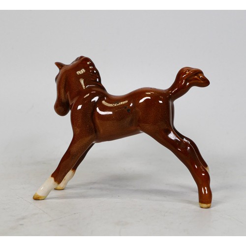 820 - Beswick chestnut foal 815, roughness to ear