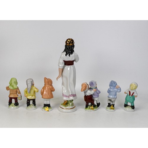 1516 - Royal Dux Disney Snow White and Seven Dwarfs figurines, tallest 21cm (7)