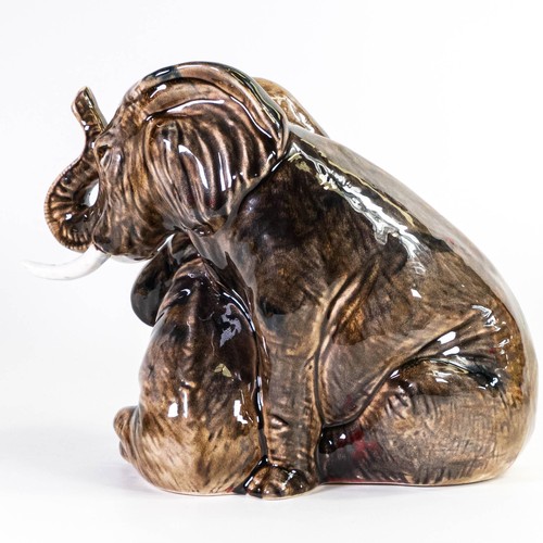 1535 - Anita Harris elephant and baby. Gold signed to base. Height 20cm, width 29cm