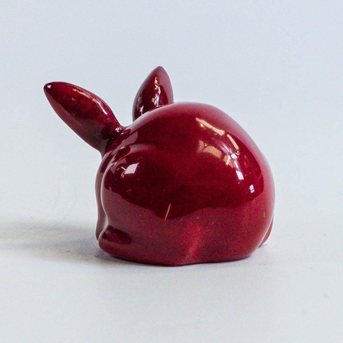 1558 - Bernard Moore miniature rabbit menu holder, in a red Flambe glaze, height 3cm