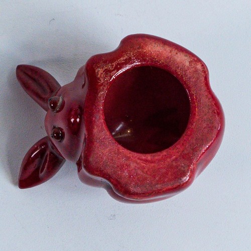 1558 - Bernard Moore miniature rabbit menu holder, in a red Flambe glaze, height 3cm