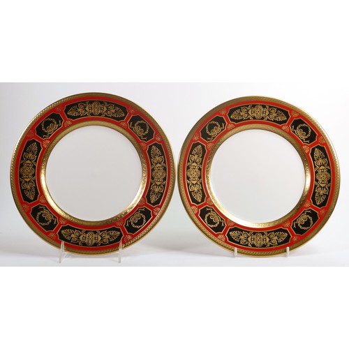 1654 - De Lamerie Fine Bone China red & black patterned dinner plates, specially made high end quality item... 