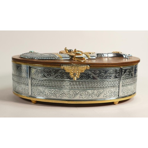 1685 - De Lamerie Fine large silverware plated oval box with wooden lid & Khanjar dagger decoration, in pre... 