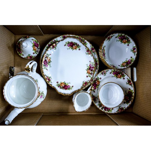 1765 - Royal Albert Old Country Roses pattern tea & dinner ware, 63 pieces in 2 trays - light use (63)