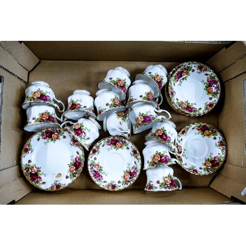 1765 - Royal Albert Old Country Roses pattern tea & dinner ware, 63 pieces in 2 trays - light use (63)