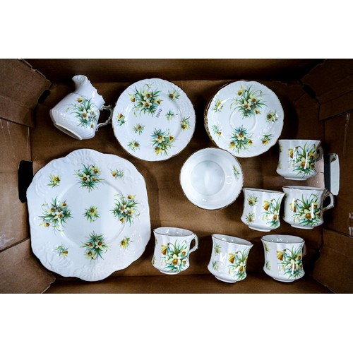 1766 - Hammersley Yellow Jonquils floral decorated 21 piece tea set - light use (21)